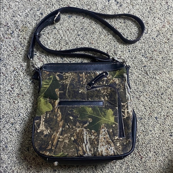 Cowgirl Trendy Camouflage Crossbody Bag with Embellished Cross 3 L Compartments - Picture 6 of 12